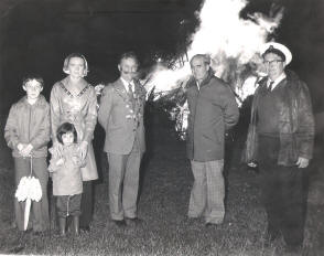 06/06/77 : Lighting of bonfire, Ridgeway