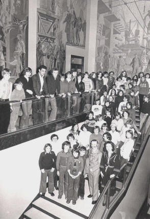 19/07/77 : Children from Onasbruk Germany on exchange visit with children of Queen's Comprehensive School at Civic Centre