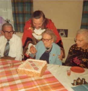 11/05/78 : 104th Birthday party for Miss Grant