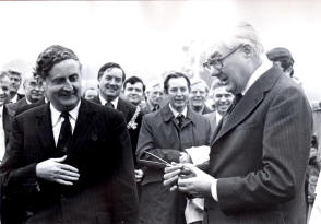 21/10/77 : Opening of M4 extension by the Prime Minister, James Callaghan