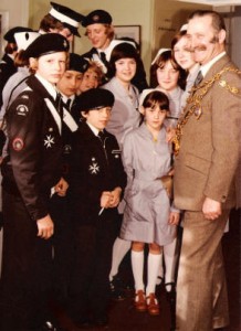 27/03/77 : Meet with St. John Ambulance cadets and officers